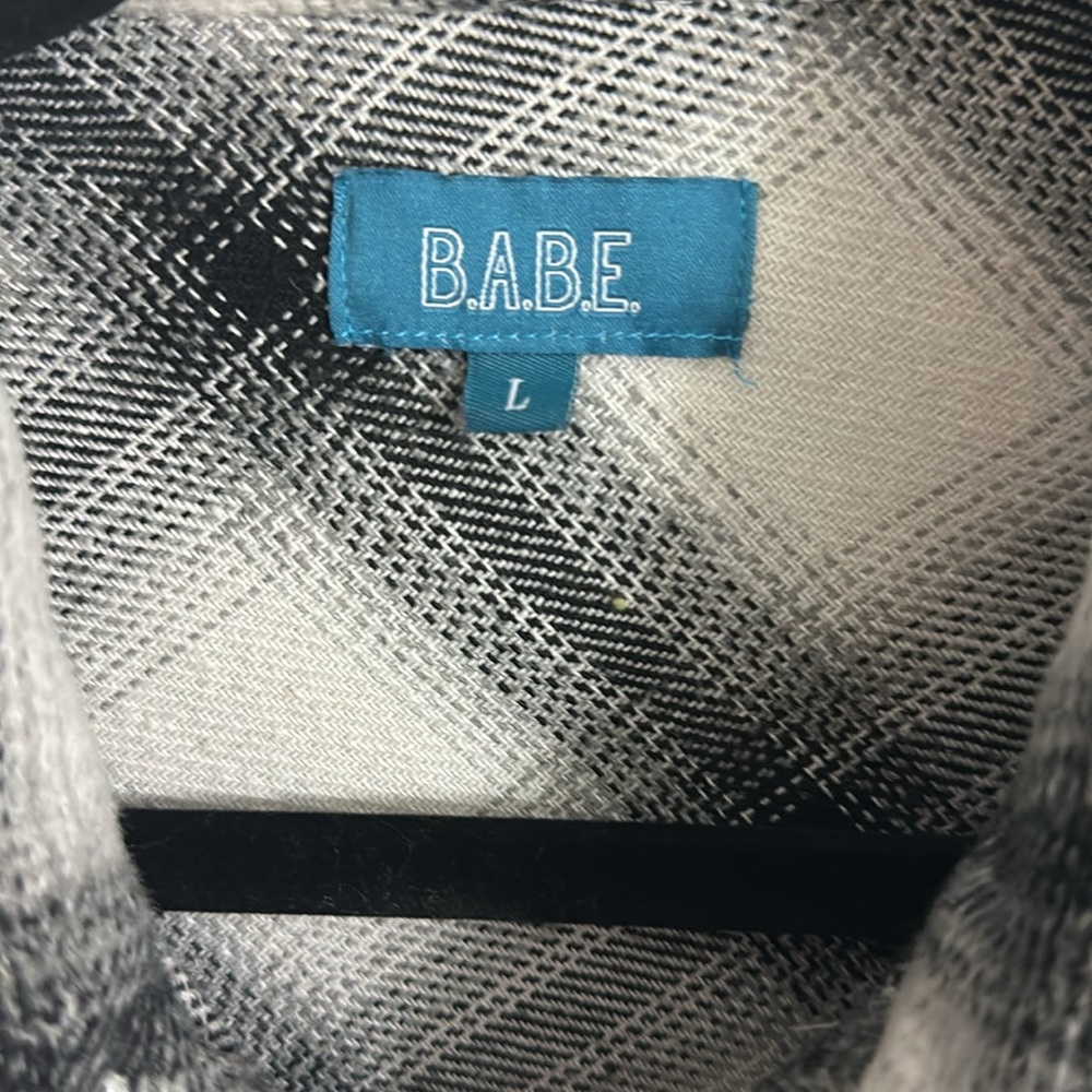 Babe Shacket size large - Picture 3 of 8